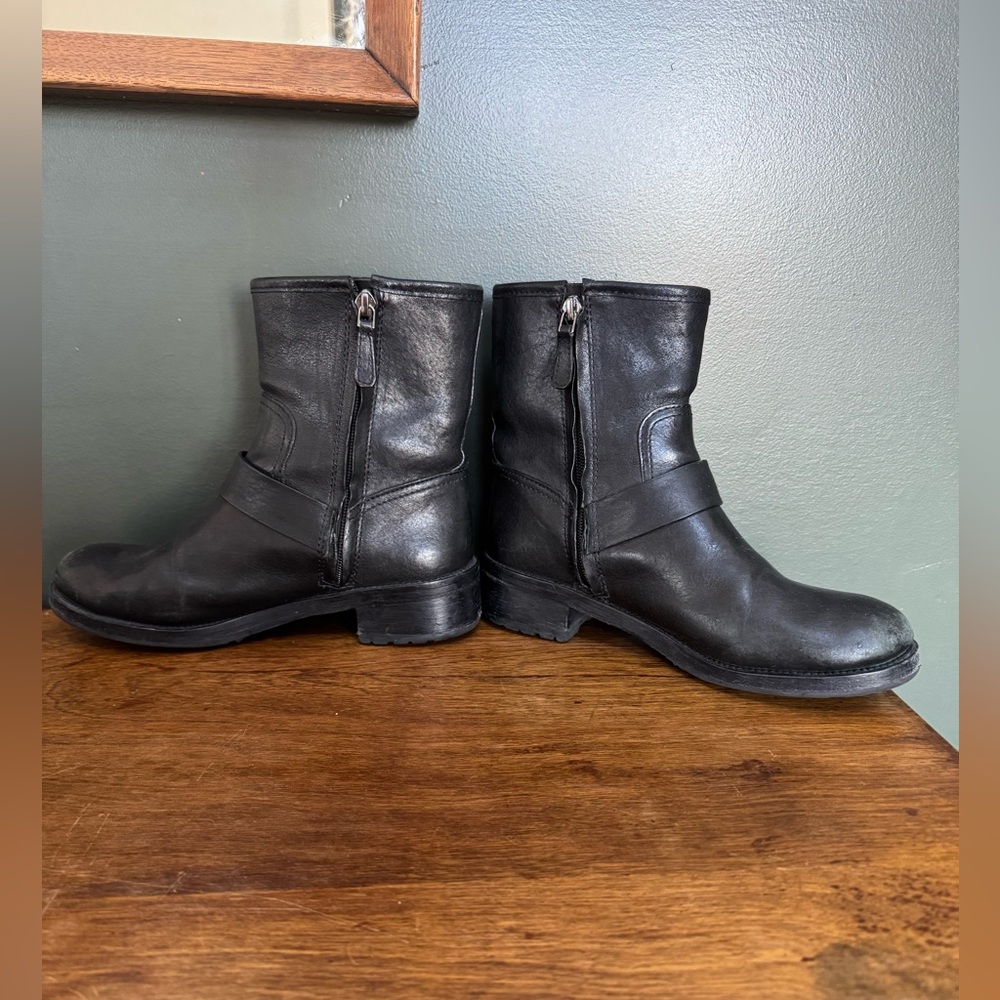Tory Burch Short Black Leather Buckle Boots Size 7 Zipper Luxury Moto Designer - Picture 5 of 12